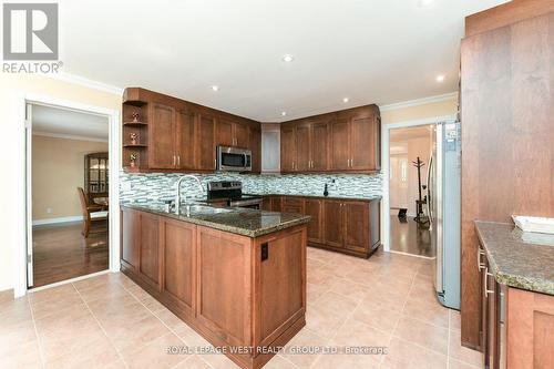 1745 Bridewell Court, Mississauga, ON - Indoor Photo Showing Kitchen