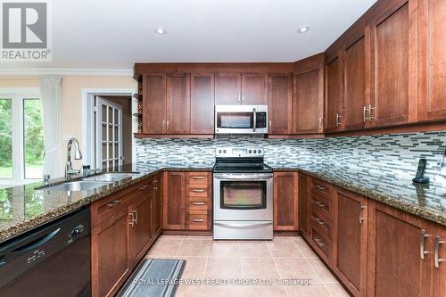1745 Bridewell Court, Mississauga, ON - Indoor Photo Showing Kitchen With Double Sink