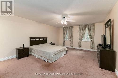 1745 Bridewell Court, Mississauga, ON - Indoor Photo Showing Bedroom