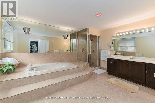 1745 Bridewell Court, Mississauga, ON - Indoor Photo Showing Bathroom
