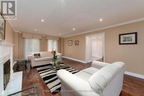 1745 Bridewell Court, Mississauga, ON - Indoor Photo Showing Living Room With Fireplace