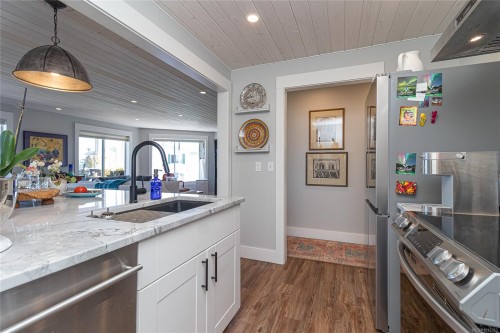 404-9958 Daniel St, Chemainus, BC - Indoor Photo Showing Kitchen
