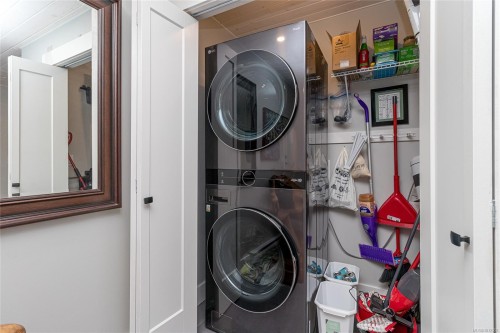 404-9958 Daniel St, Chemainus, BC - Indoor Photo Showing Laundry Room