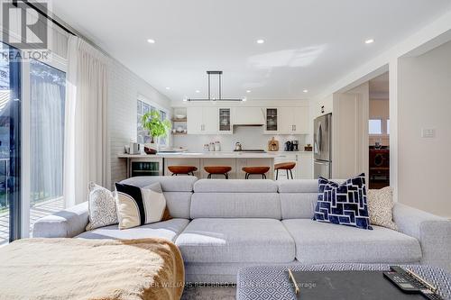 12 Wesley Avenue, Mississauga, ON - Indoor Photo Showing Living Room