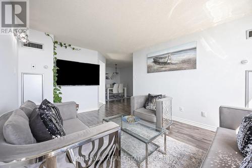 507 - 12 Laurelcrest Street, Brampton, ON - Indoor Photo Showing Living Room