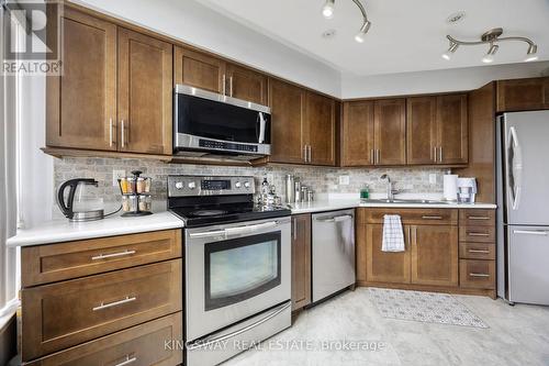 507 - 12 Laurelcrest Street, Brampton, ON - Indoor Photo Showing Kitchen