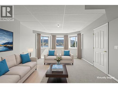 7967 Tronson Road, Vernon, BC - Indoor Photo Showing Living Room
