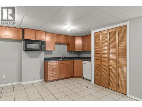 7967 Tronson Road, Vernon, BC - Indoor Photo Showing Kitchen