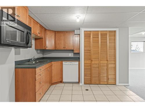 7967 Tronson Road, Vernon, BC - Indoor Photo Showing Kitchen