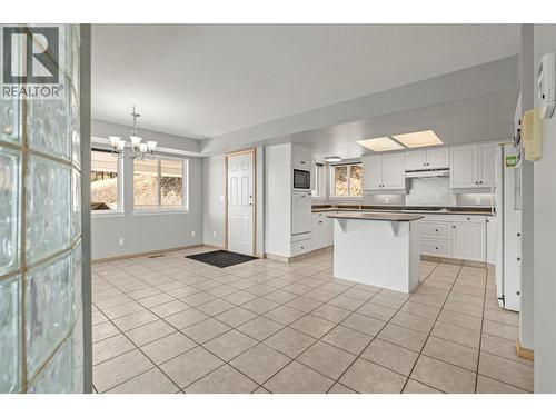 7967 Tronson Road, Vernon, BC - Indoor Photo Showing Kitchen