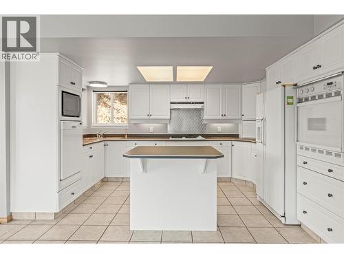 7967 Tronson Road, Vernon, BC - Indoor Photo Showing Kitchen With Double Sink