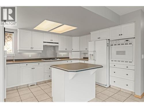 7967 Tronson Road, Vernon, BC - Indoor Photo Showing Kitchen