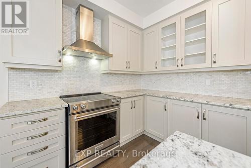 35 Windsor Circle, Niagara-On-The-Lake, ON - Indoor Photo Showing Kitchen With Upgraded Kitchen