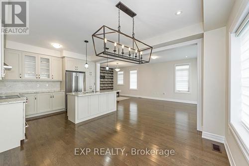 35 Windsor Circle, Niagara-On-The-Lake, ON - Indoor Photo Showing Kitchen With Upgraded Kitchen