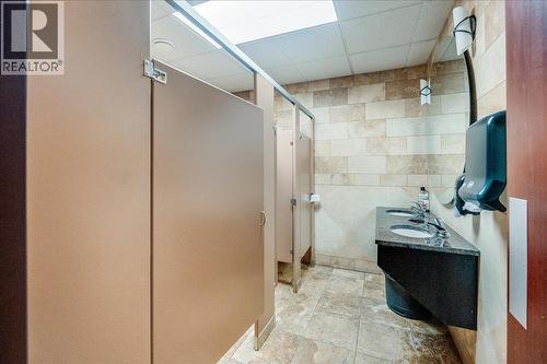 932/938 Columbia Avenue, Castlegar, BC 