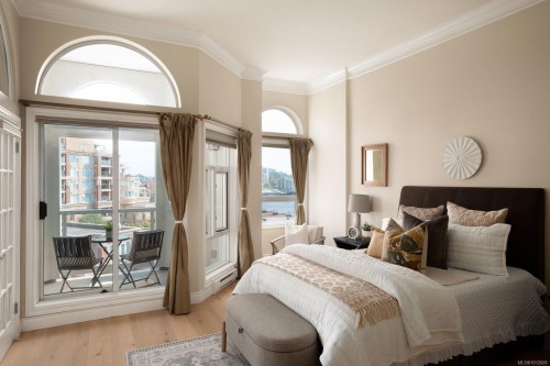 518-10 Paul Kane Pl, Victoria, BC - Indoor Photo Showing Bedroom