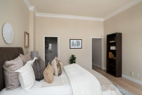 518-10 Paul Kane Pl, Victoria, BC - Indoor Photo Showing Bedroom