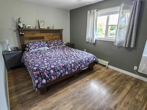912 Ninth Street N, Kenora, ON - Indoor Photo Showing Bedroom