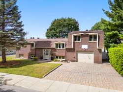 3370 Rue de l'Université  Longueuil (Saint-Hubert), QC J3Y 5R2