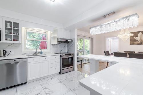 Cuisine - 533 Boul. Beaconsfield, Beaconsfield, QC - Indoor Photo Showing Kitchen
