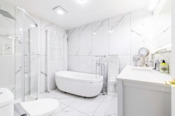Salle de bains attenante à la CCP - 