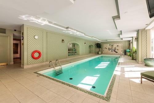 Pool - 15-A-3430 Rue Peel, Montréal (Ville-Marie), QC - Indoor Photo Showing Other Room With In Ground Pool