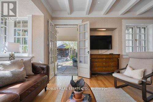 40 Castle Frank Crescent, Toronto, ON - Indoor Photo Showing Living Room