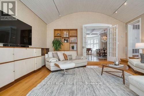 40 Castle Frank Crescent, Toronto, ON - Indoor Photo Showing Living Room