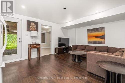 65 Rockmount Crescent, Gravenhurst (Muskoka (S)), ON - Indoor Photo Showing Living Room