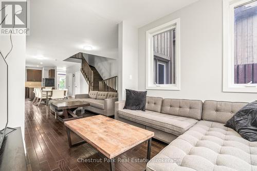 65 Rockmount Crescent, Gravenhurst (Muskoka (S)), ON - Indoor Photo Showing Living Room