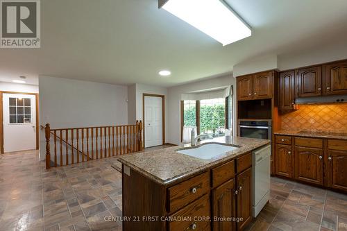 196 Hull Road, Strathroy-Caradoc (Ne), ON - Indoor Photo Showing Kitchen