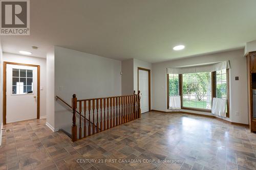 196 Hull Road, Strathroy-Caradoc (Ne), ON - Indoor Photo Showing Other Room