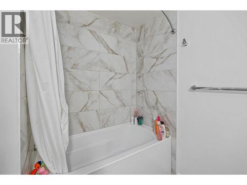 615 Rutland Road Unit# 202, Kelowna, BC - Indoor Photo Showing Bathroom