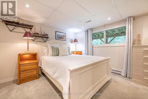 1588 Skyline Drive, Huntsville (Chaffey), ON - Indoor Photo Showing Bedroom