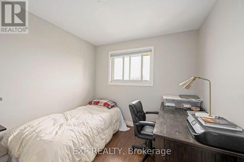 3862 Trafalgar Street, Thames Centre, ON - Indoor Photo Showing Bedroom