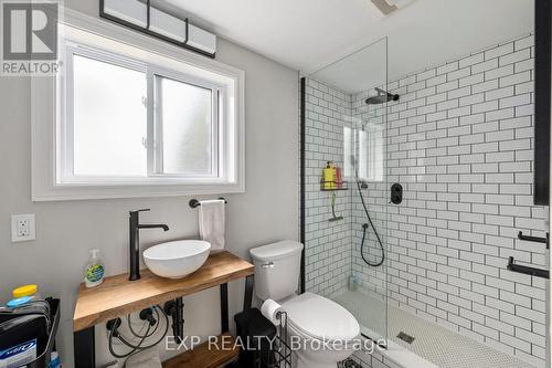 3862 Trafalgar Street, Thames Centre, ON - Indoor Photo Showing Bathroom