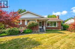 18 BROADMORE AVENUE  St. Catharines (Carlton/Bunting), ON L2M 6A5