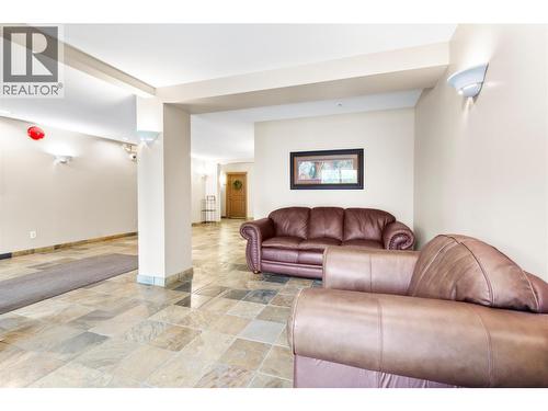 256 Hastings Avenue Unit# 309, Penticton, BC - Indoor Photo Showing Living Room