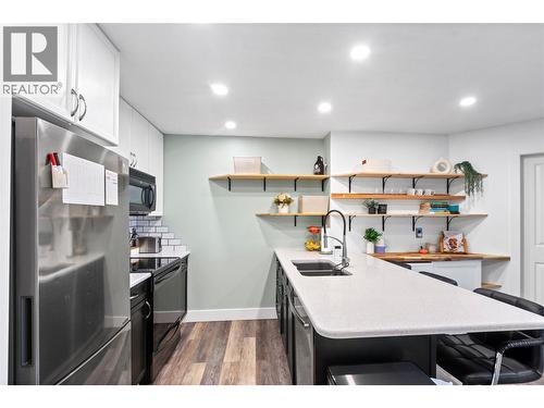 256 Hastings Avenue Unit# 309, Penticton, BC - Indoor Photo Showing Kitchen With Double Sink