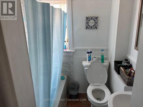 1629 Drouillard Road, Windsor, ON - Indoor Photo Showing Bathroom