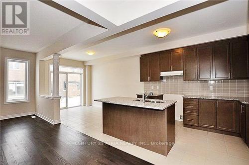 4 Applegate Drive, East Gwillimbury, ON - Indoor Photo Showing Kitchen With Double Sink