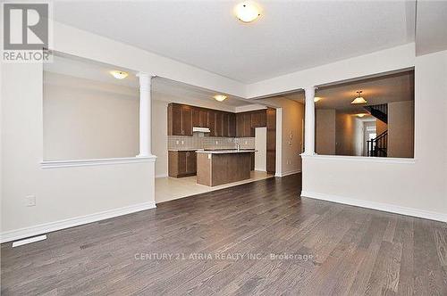 4 Applegate Drive, East Gwillimbury, ON - Indoor Photo Showing Kitchen