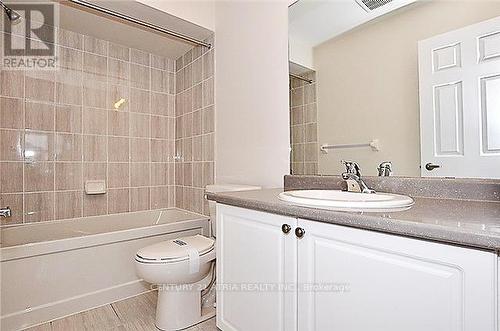 4 Applegate Drive, East Gwillimbury, ON - Indoor Photo Showing Bathroom