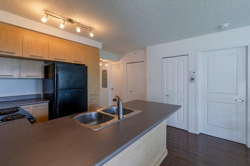 Kitchen - 601-15 Boul. La Fayette, Longueuil (Le Vieux-Longueuil), QC - Indoor Photo Showing Kitchen With Double Sink