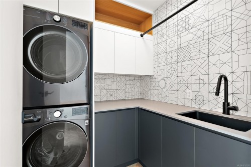 862 Somenos St, Victoria, BC 