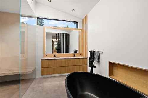 862 Somenos St, Victoria, BC 