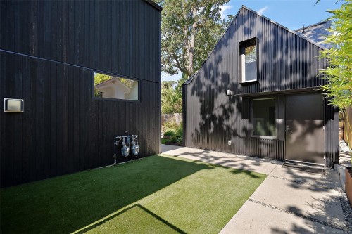 862 Somenos St, Victoria, BC 