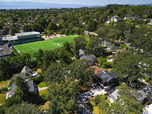 862 Somenos St, Victoria, BC 