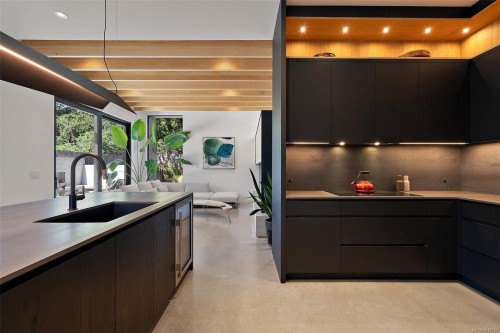 862 Somenos St, Victoria, BC 