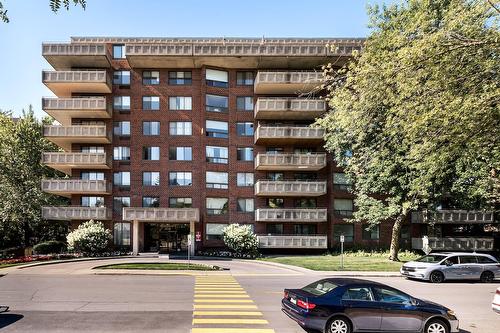 209-5740 Av. Rembrandt  Côte-Saint-Luc, QC H4W 2Z2